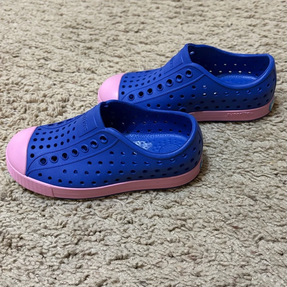 Native Kids Water Shoes - Blue with Pink Accents